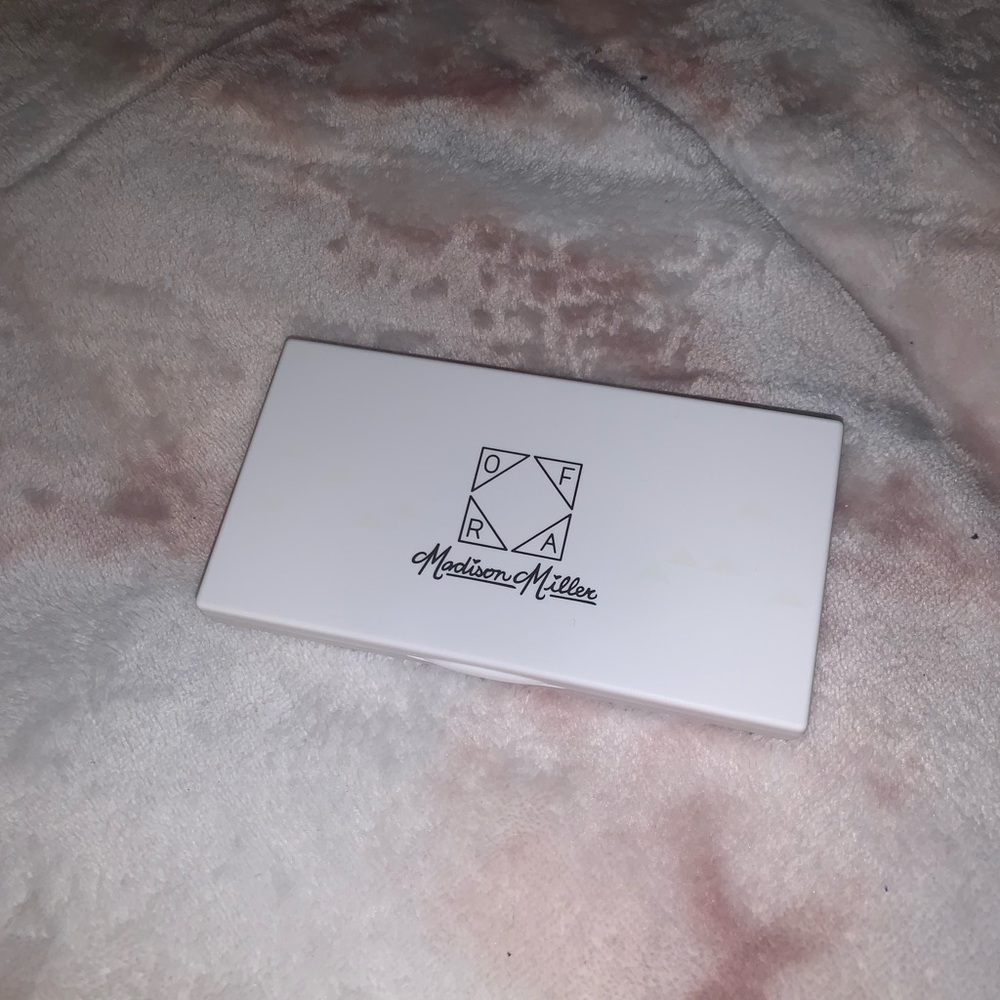 OFRA COSMETICS
OFRA x Madison Miller Squad Palette